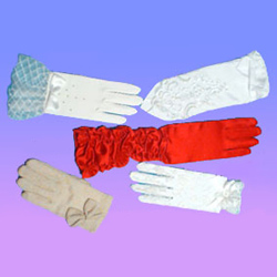 bridal-party-or-carnival-gloves