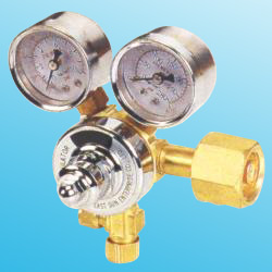 co2 pressure regulators