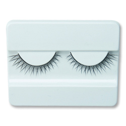 false eyelashes 