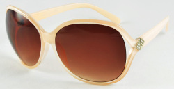 plastic-woman-sunglasses 