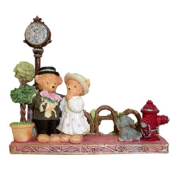 sweet bear lovers under the clock with name card holders