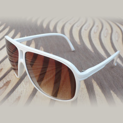 plastic fashion sunglasses 