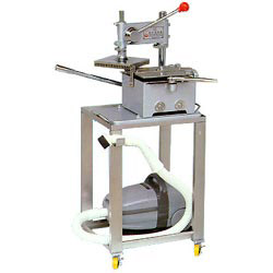 table-type-encapsuleating-machine