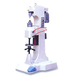 vertically opposite joint riveting type pneumatic riveting machine 