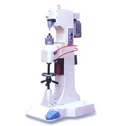 vertically opposite joint riveting type pneumatic riveting machine